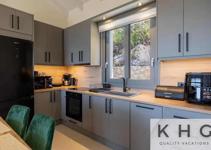 Vila Casa Del Sole With Infinity Pool In Mousata! Mousata